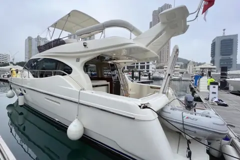 2009 Ferretti 470 Fly photo 1
