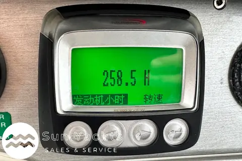2010 Carver 360 Sport Sedan photo 10