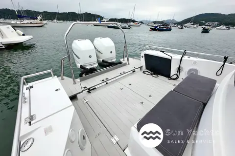 2017 Axopar 37 Sport Cabin 相片 2